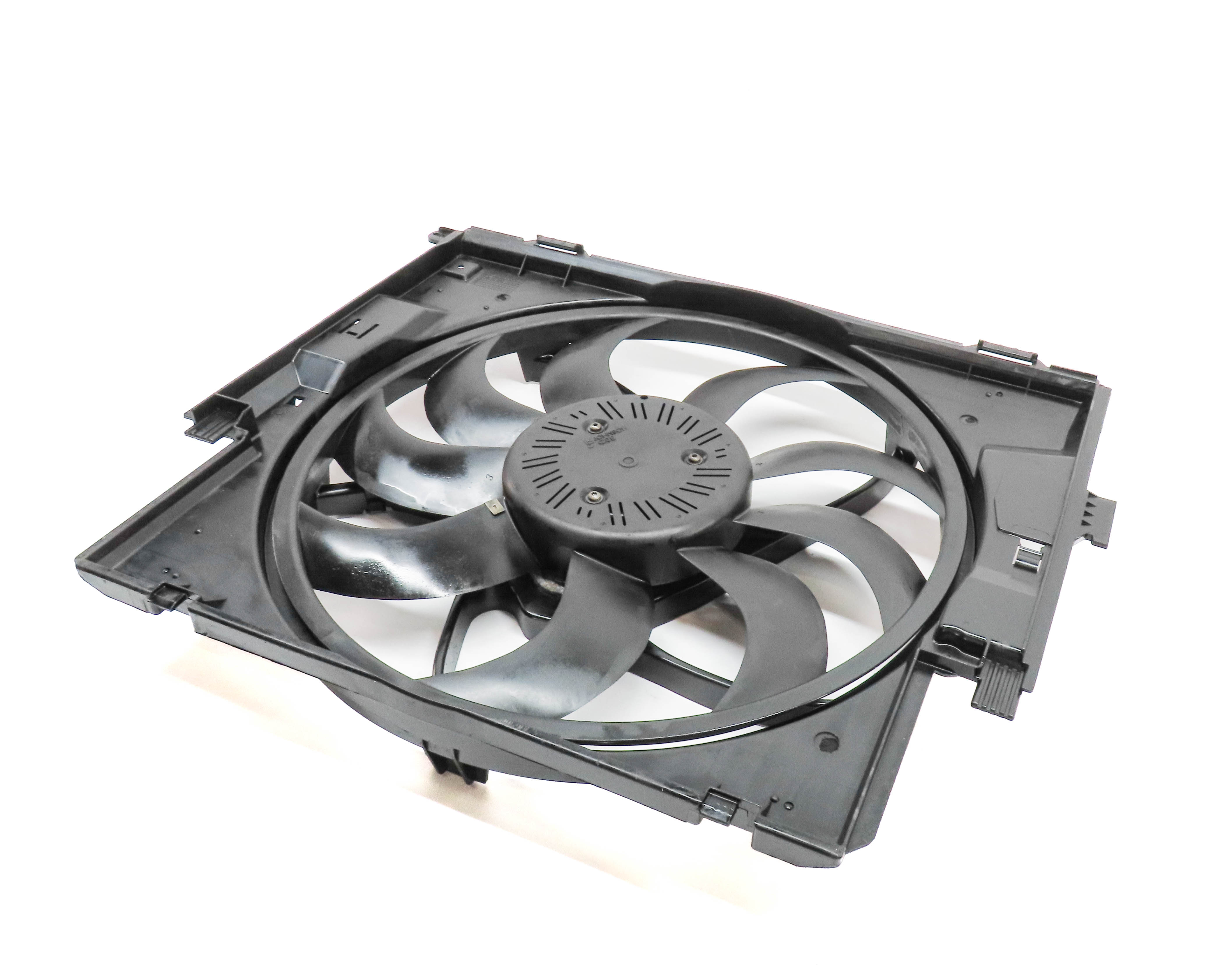12-18 BMW 228i 320i (F22 F30) 2.0L TURBO ENGINE RADIATOR COOLING FAN w/ SHROUD — exact item pictured